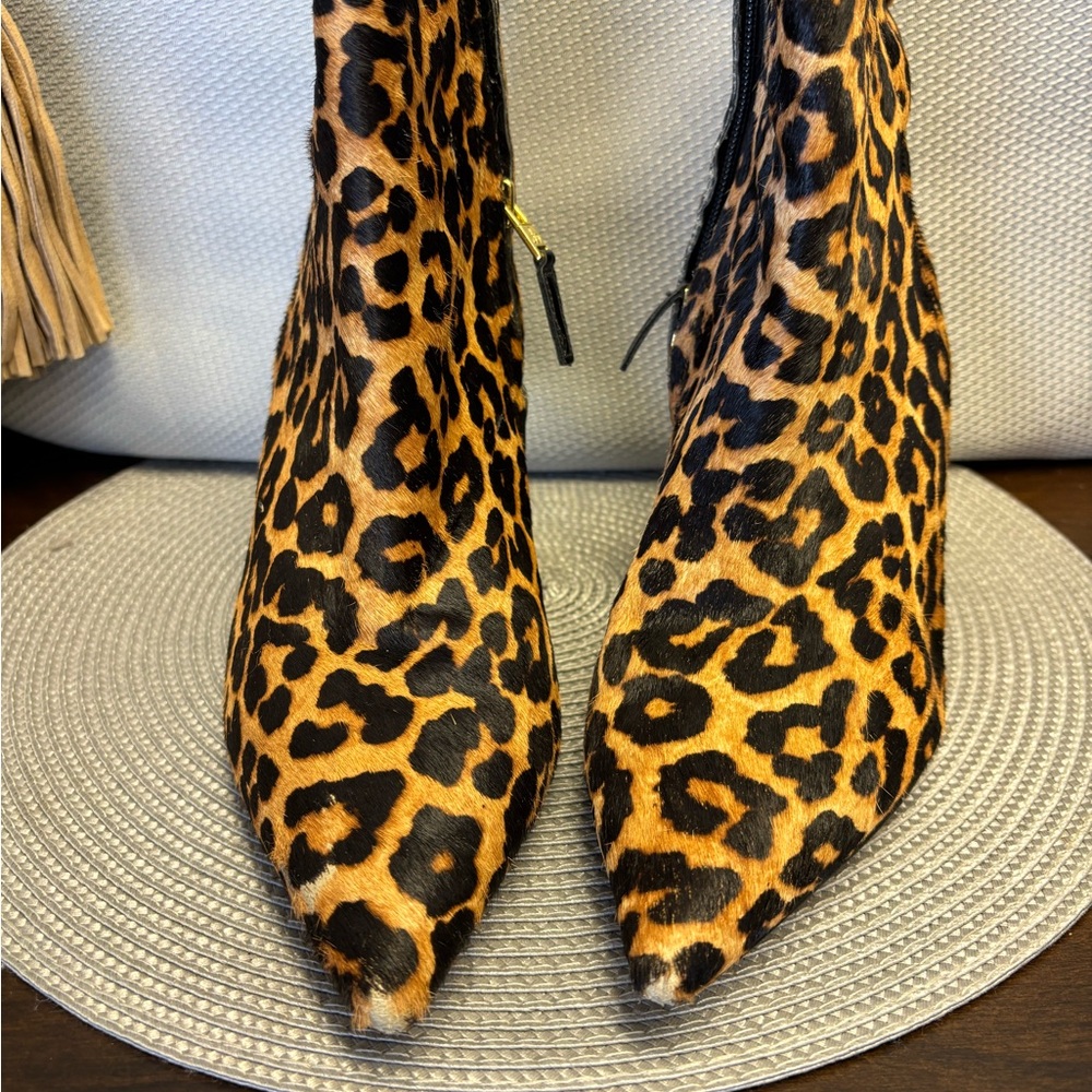 Sam Edelman cheetah print bootie in calves hair. Size 10 - Picture 3 of 4